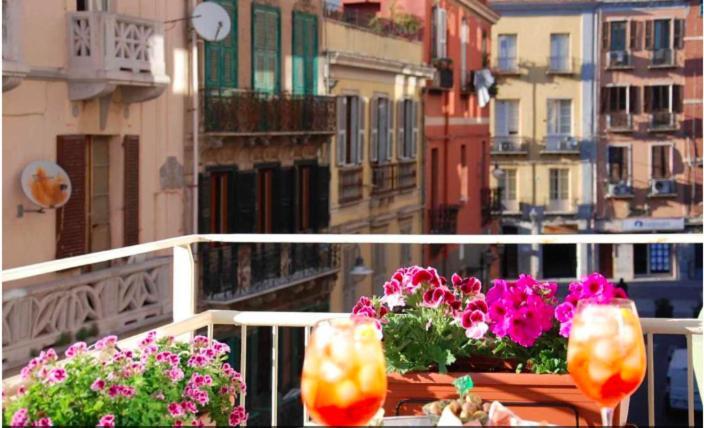 Centro Storico Via Sassari Accommodation Cagliari Ngoại thất bức ảnh