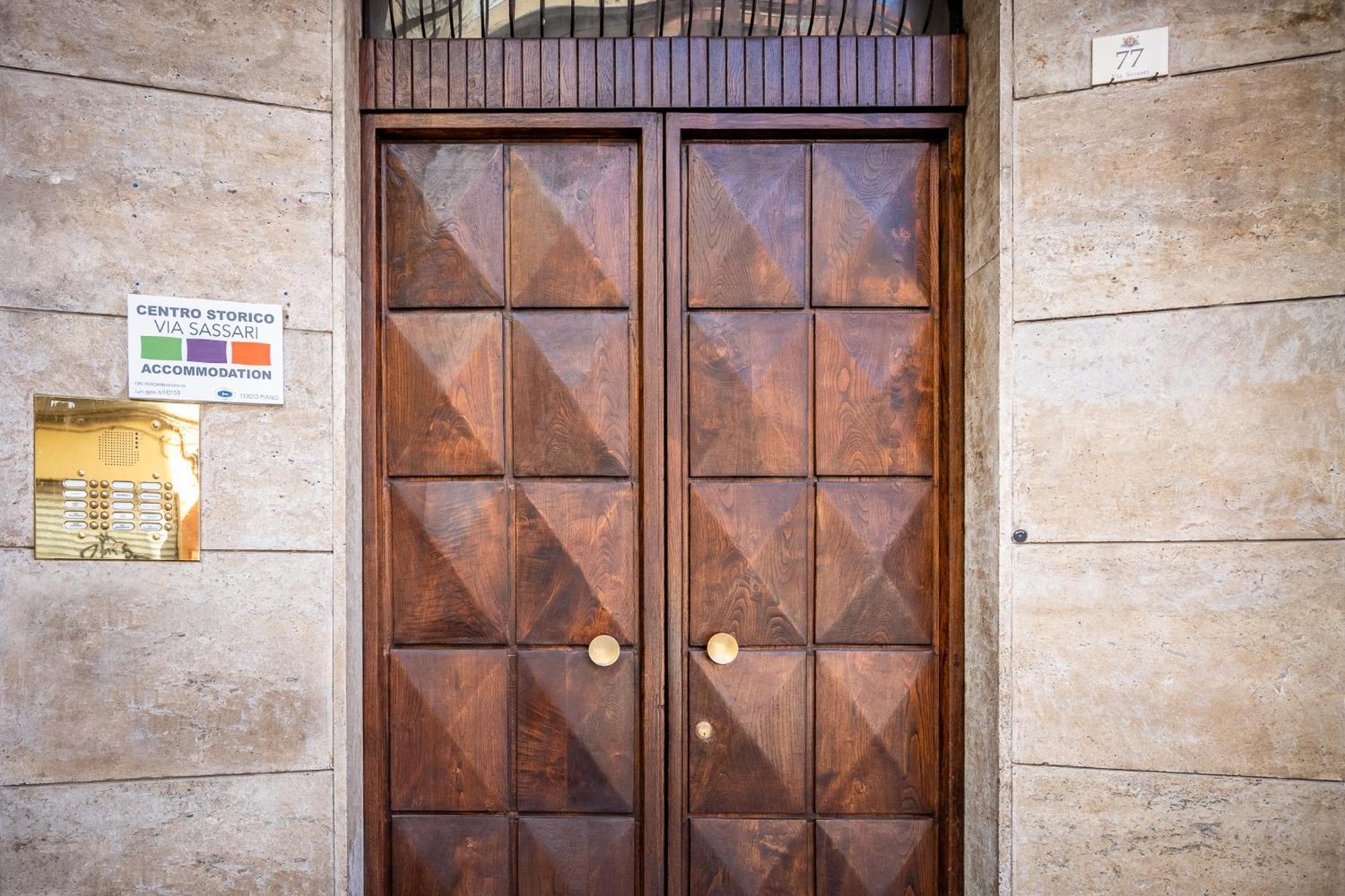 Centro Storico Via Sassari Accommodation Cagliari Ngoại thất bức ảnh